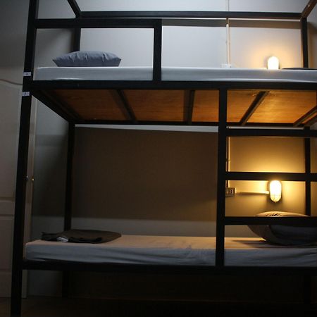 The Mixx Hostel Банкок Екстериор снимка