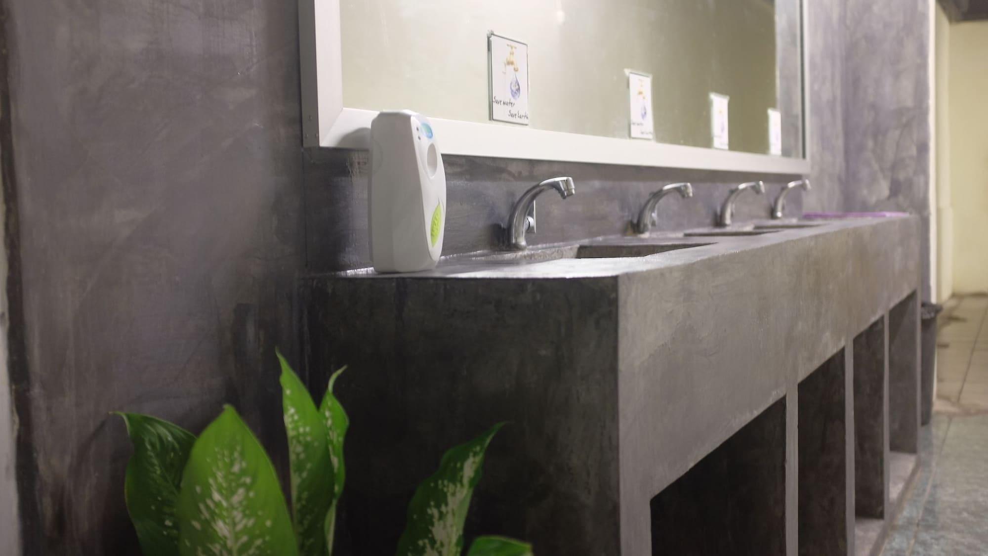 The Mixx Hostel Банкок Екстериор снимка