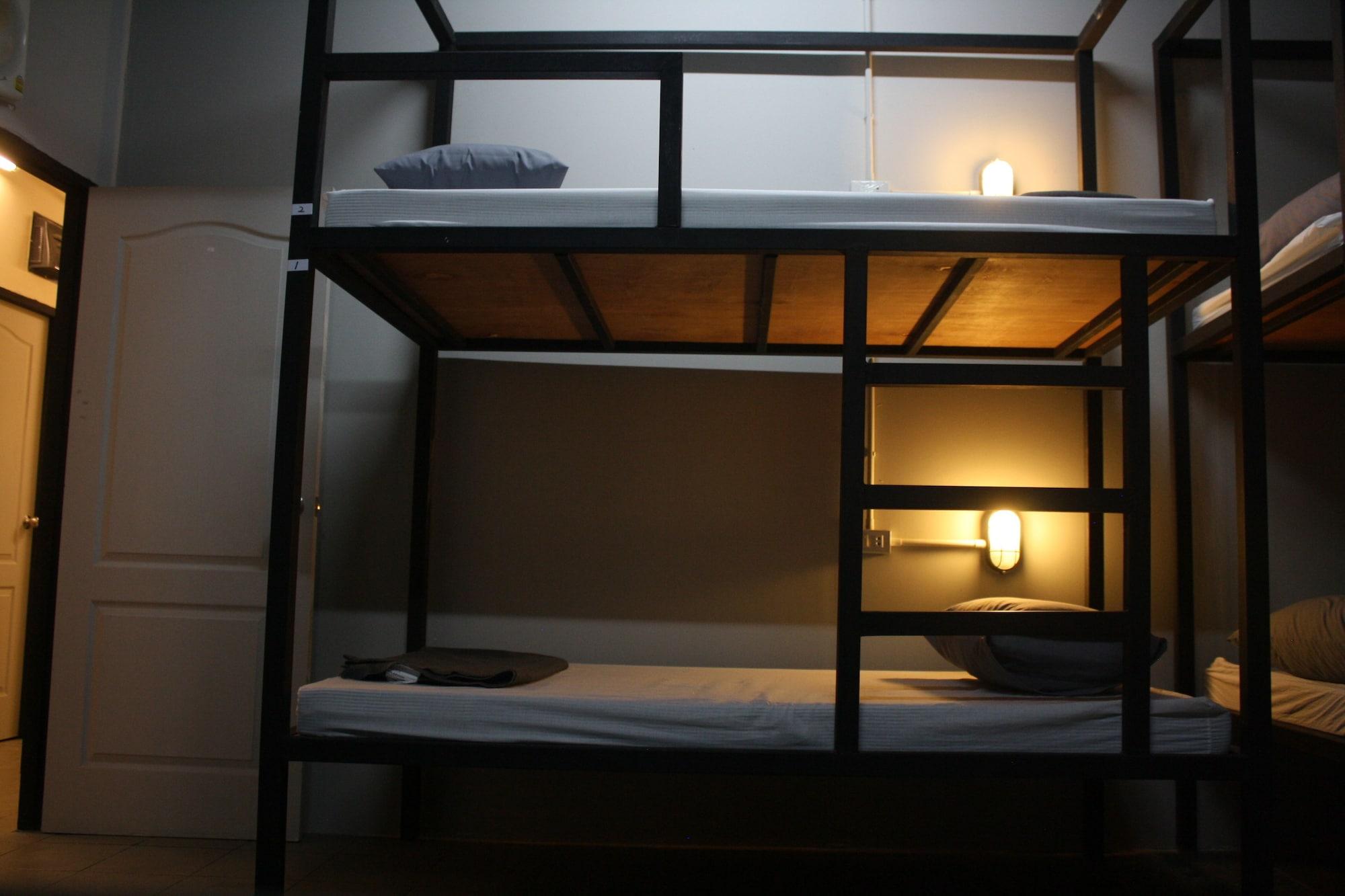 The Mixx Hostel Банкок Екстериор снимка
