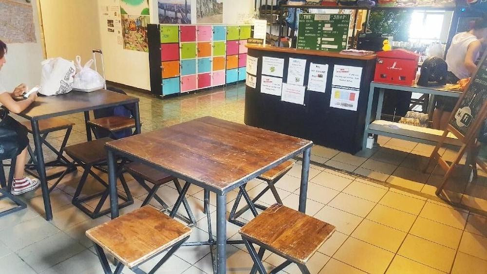 The Mixx Hostel Банкок Екстериор снимка